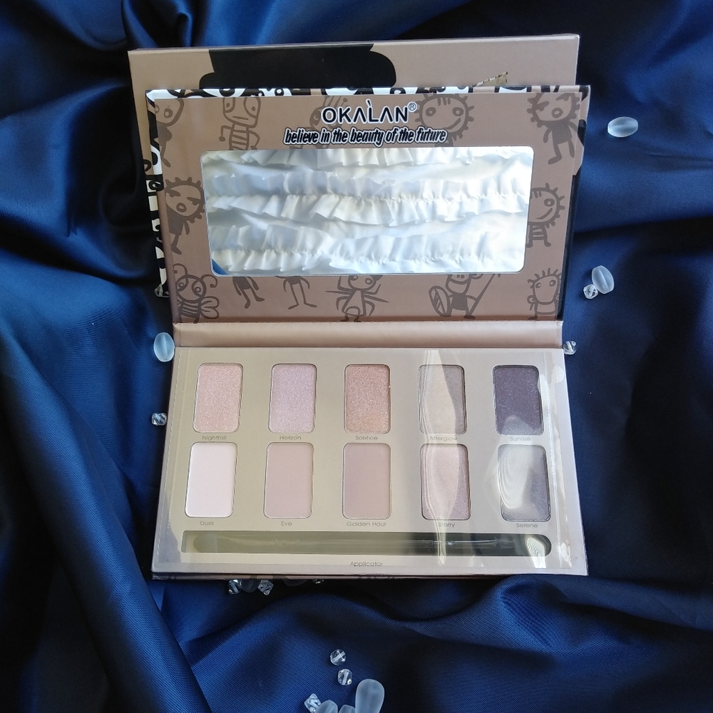 Contour highlighter and eyeshadow palette - Picture 4 of 8